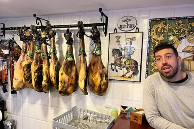 Tapas tour experience in Seville